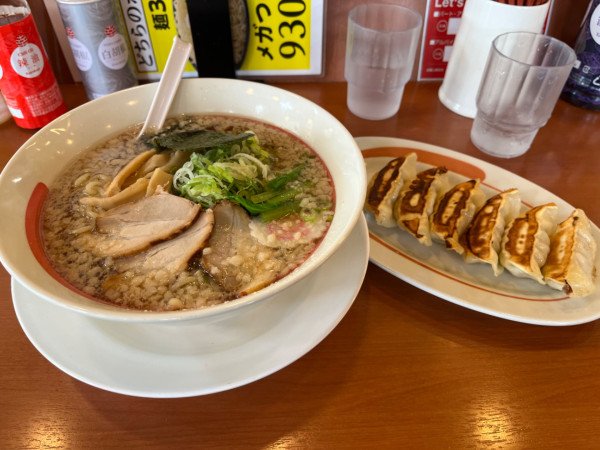 「背脂中華そば（麺大盛り）＋ギョーザセット」@幸楽苑 新小名浜店の写真