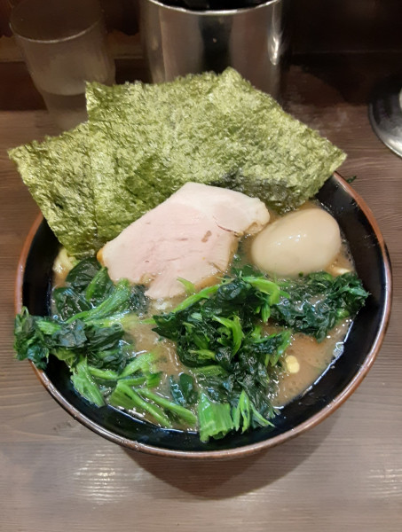 「ラーメン並＋味玉＋ほうれん草増し」@横浜家系らーめん 武道家の写真