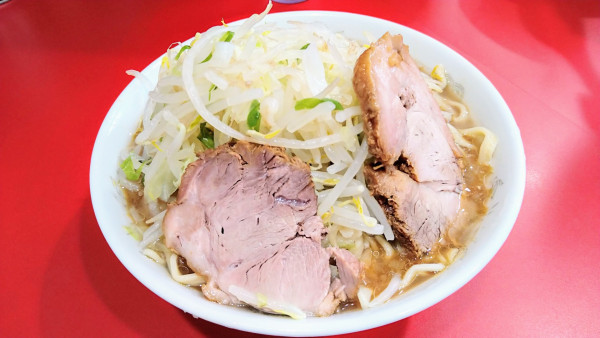 「【限定】ラーメン(ニンニク)＋冷やし」@ラーメン二郎 生田駅前店の写真