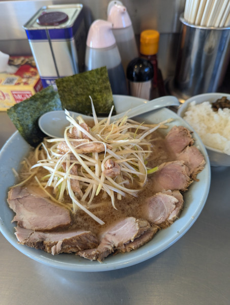「ネギチャーシューメン+半ライス(無料)」@ラーメンショップ 椿 玉造店の写真