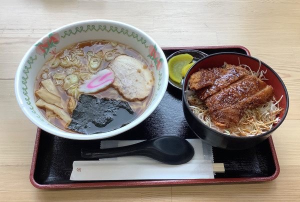 「Bセット（ラーメン＋ミニソースカツ丼）1250円」@道の駅 季の里天栄の写真
