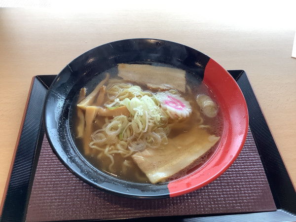 「しょうゆラーメン　700円」@猪屋の写真