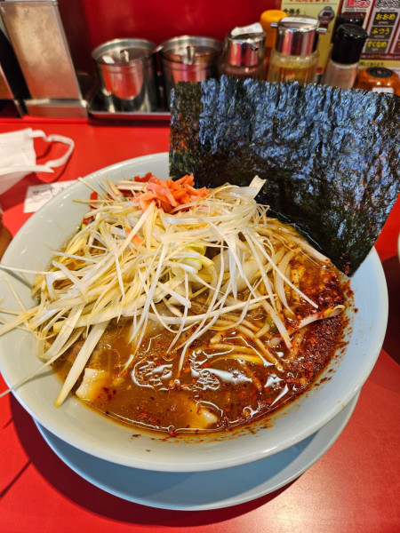 「旨辛とんこつラーメン」@ラーメン山岡家 日立東金沢店の写真