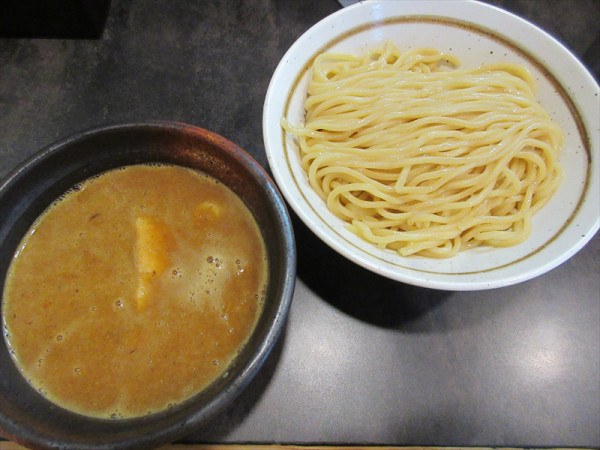 「魚介辛つけ麺（960円）」@つけめん屋 赤羽京介 練馬店の写真