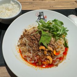 汁なし担々麺白