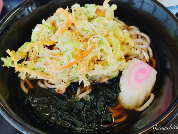 「かけそば（550円）、かき揚げ（150円）」@あたらしやの写真