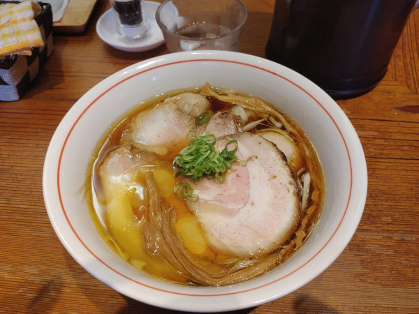 「特盛醤油ラーメン　ロース増　1600円」@ラーメン屋 トイ・ボックスの写真