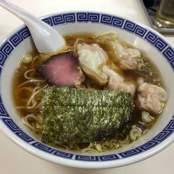 ワンタン麺(肉)