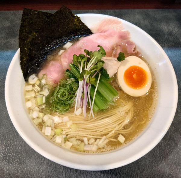 「《上中華》本日の煮干の貝塩(1090円)」@メヂカそば 吟魚の写真