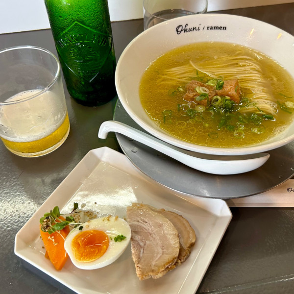 「おくに／らーめん しお＋瓶ビール（ハートランド）」@おくに / らーめんの写真