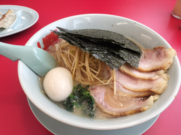 「ネギチャーシュー麺&味玉✨」@ラーメン山岡家 青梅店の写真