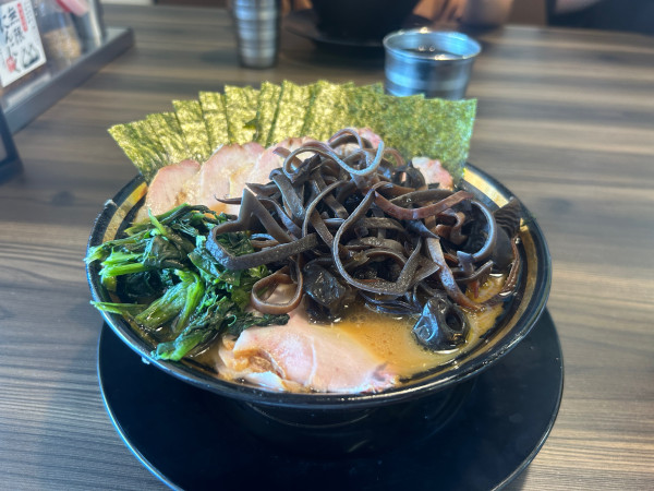 「チャーシューメン5枚　のり　キクラゲ　カタコイオオ」@家系ラーメン がくの写真