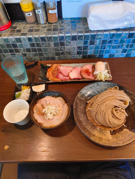 「汁並つけ麺中+特製トッピング+スープ増し　1780円」@麺屋みつば＋クローバーの写真