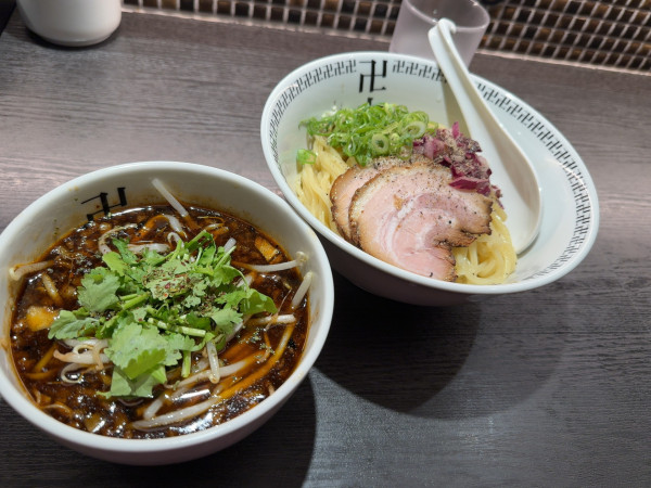 「スパイスつけ麺＋スパイシー肉飯」@スパイス・ラー麺 卍力 行徳店の写真
