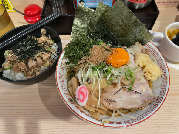 「特濃油そば+チャーシュー丼」@武蔵野アブラ學会 神田店の写真