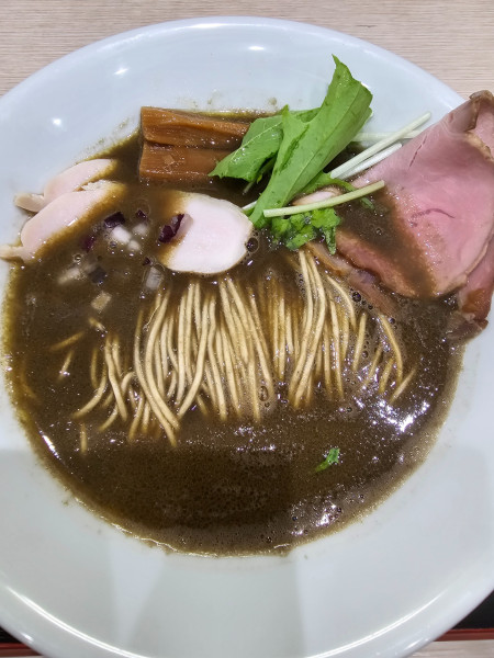 「イカ煮干しそば　930円」@らーめん つけ麺 けのひの写真