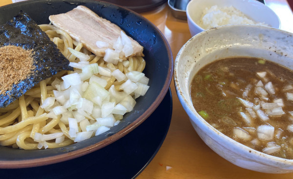 「つけ麺+ランチタイムサービスライス」@横浜家系ラーメン 宮本商店 ひたちなか店の写真