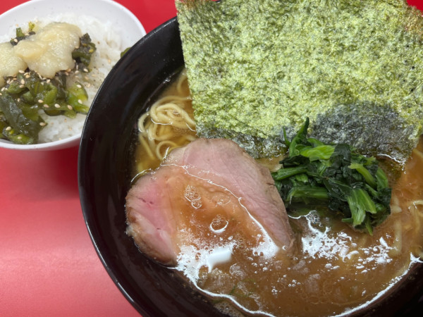 「ラーメン並、固め、多め+ライス」@横浜家系ラーメン おうじ家の写真