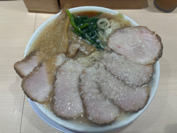 「チャーシュー背脂中華、めん大盛、固め、ギタギタ」@ラーメン みなみの写真
