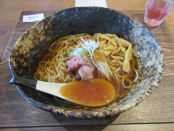 「限定　冷し鰹（９００円）＋替え玉３　４６０円」@蜂と蝶の写真