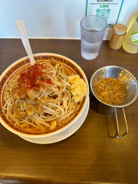 「辛ラーメン　お腹空いてます」@顎で喰らえ ラウンドワン草加店の写真
