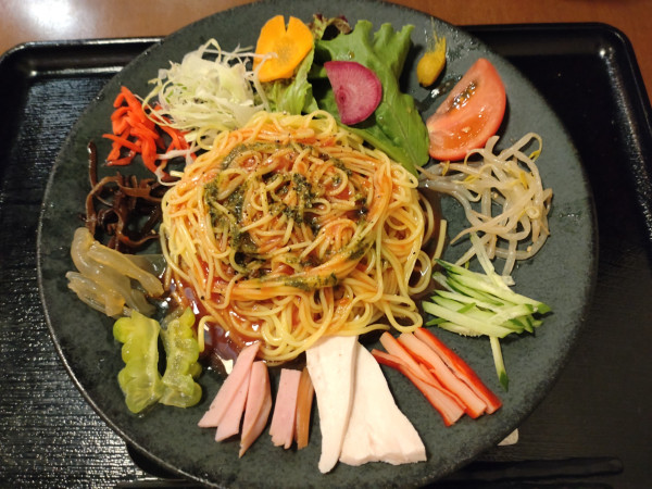 「冷やし中華　１２００円」@野菜ダイニング ほんのちょっとの写真