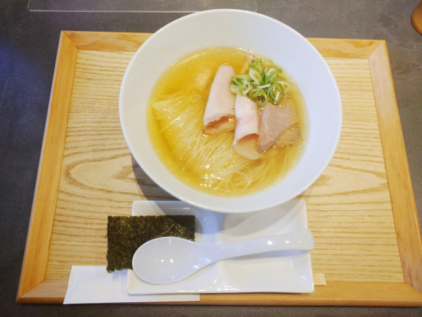 「地鶏光麺 艶塩（1,100円）」@支那そば 鋳の写真