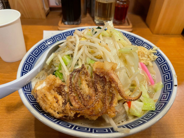 「ゲソ揚げタンメン(1040円)」@トナリ 丸の内店の写真