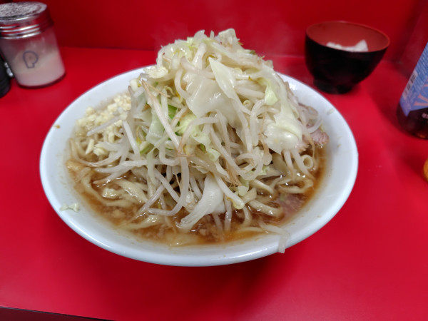 「小ラーメン¥800玉ねぎ¥100」@ラーメン二郎 大宮公園駅前店の写真