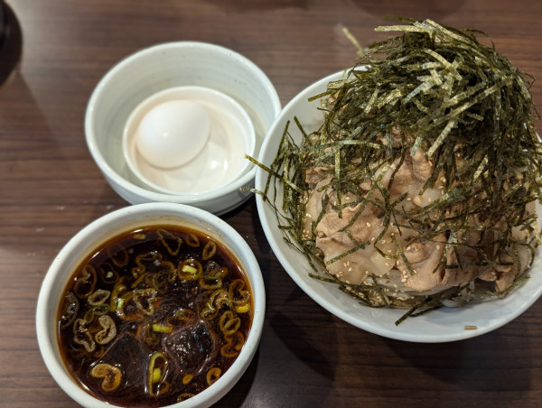 「夏の限定　男の肉そば肉10枚並盛」@男のラーメン 麺屋わっしょいの写真