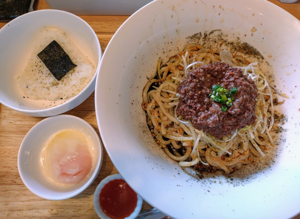 「黒ごま担々まぜそば（冷）ミニライス付 ￥950」@FREEATの写真