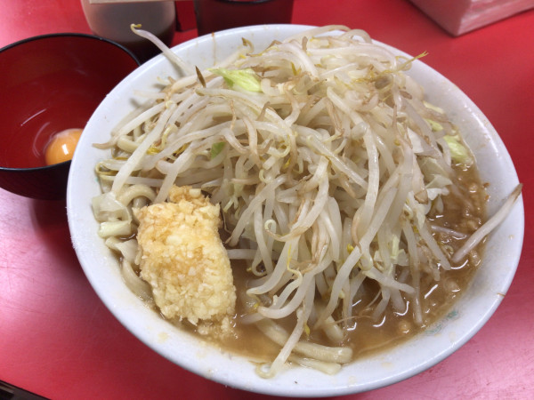 「小ラーメン(ニンニク)+生卵 940円」@ラーメン二郎 仙台店の写真