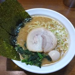 豚骨醤油らーめん850円