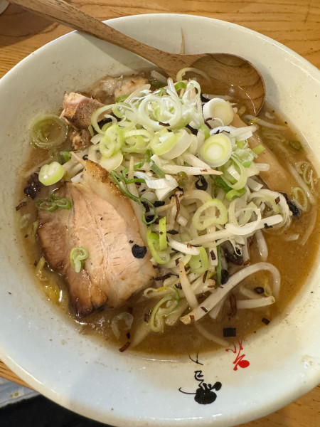 「味噌ラーメン960円+野菜(もやし)70円+小ライス」@麺屋 雪月花の写真