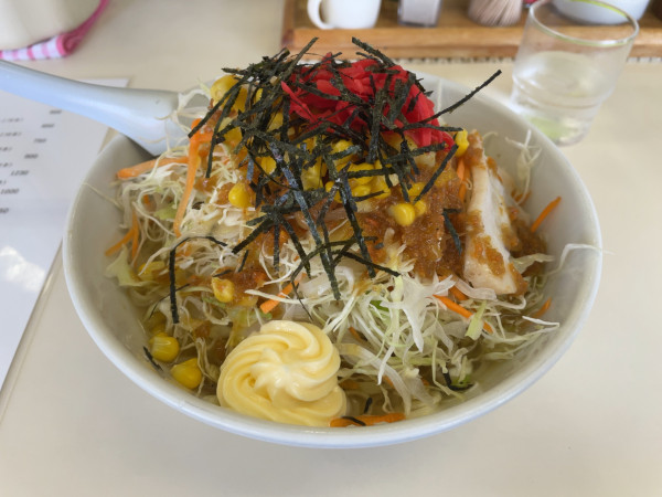 「冷たいらーめん塩（大盛）」@めんはうす 健の写真