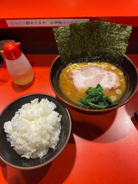 「並ラーメン(850円)ライス(100円)」@横浜ラーメン 斎藤家の写真