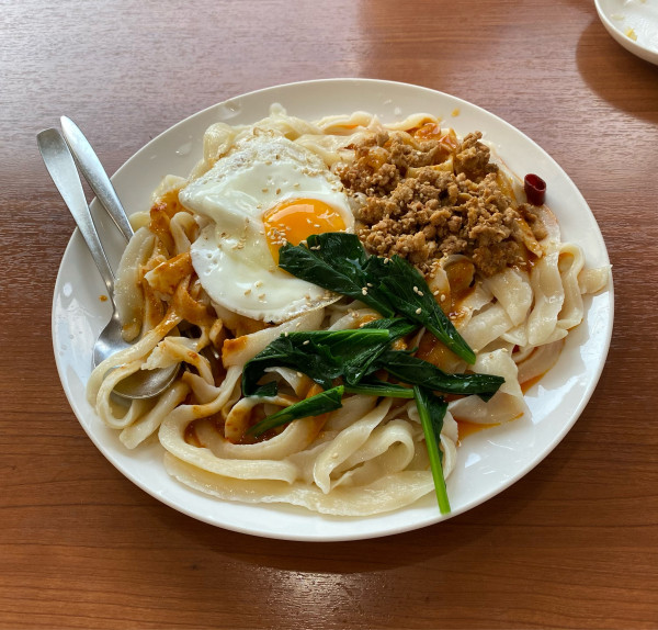 「汁なし担々刀削麺」@中華料理 鴻運の写真