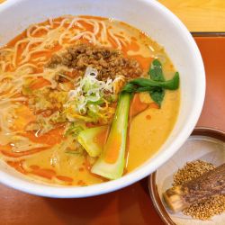 發巳担々麺（950円）