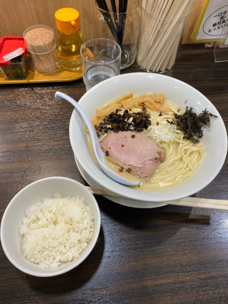 「鶏白湯麺(850円)硬め 大盛り(100円) 半ライス(100円」@超濃厚鶏白湯ラーメン専門店 自家製麺 鶏ふじの写真