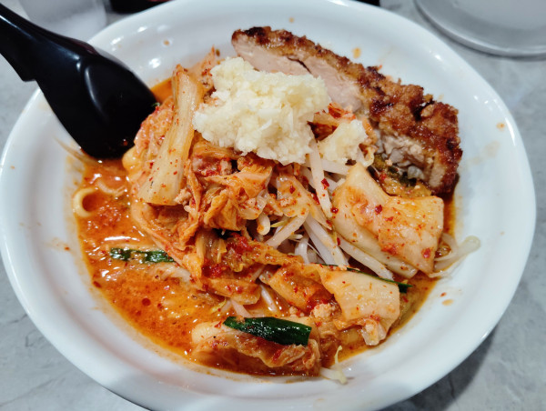 「キムチラーメン」@旨辛ラーメン表裏 高田馬場店の写真