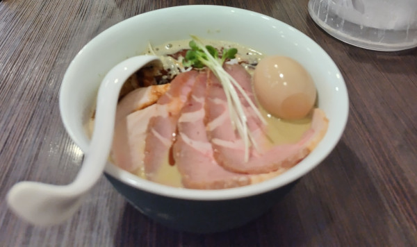 「特製濃厚牡蠣そば」@麺や でこの写真