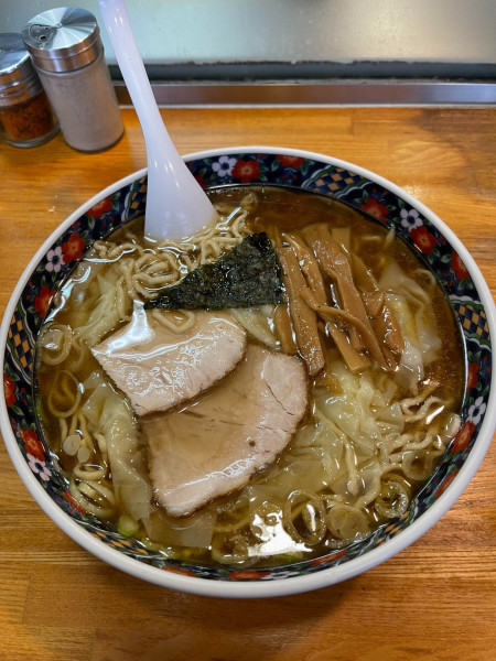 「わんたん麺　大盛」@春木屋 荻窪本店の写真