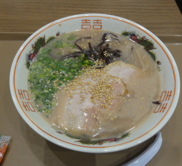 「ラーメン700円やわ」@博多だるま JAPAN 越谷レイクタウンカゼ店の写真