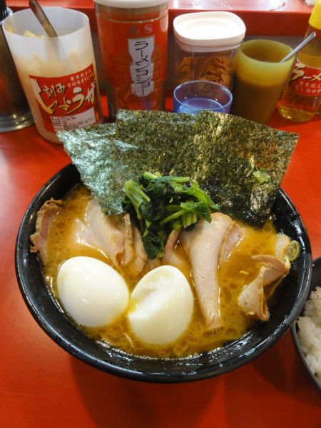「中盛チャーシュー麺1110円硬 白玉ダブル10円×2」@家系総本山 ラーメン吉村家の写真