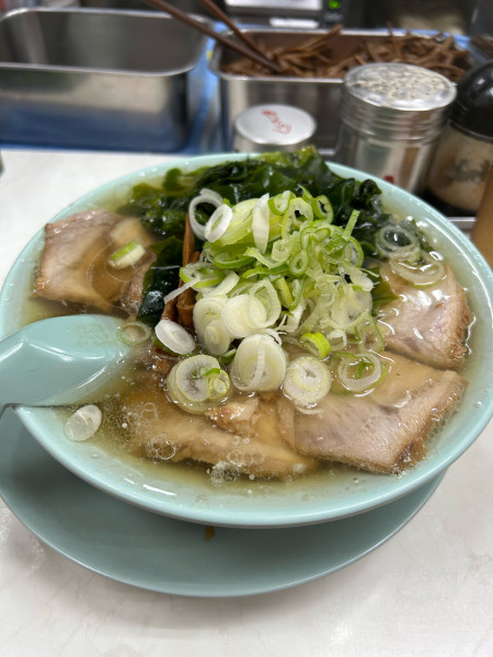 「中華そば＋ワカメ、無料ライス」@ニューともちんラーメンの写真