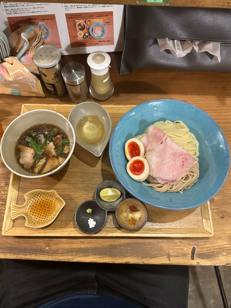 「木桶醤油つけ麺」@いかれたNOODLE Fishtonsの写真