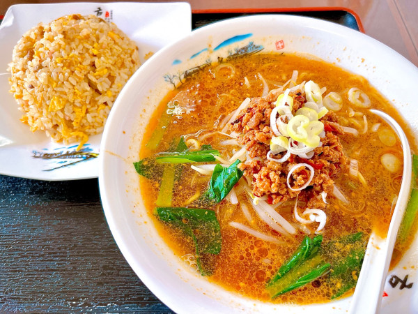 「ラーメンセット:担々麺と炒飯（825円）」@中華料理 味香源の写真