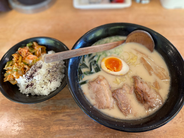 「白湯らーめん」@本郷亭 焼山店の写真