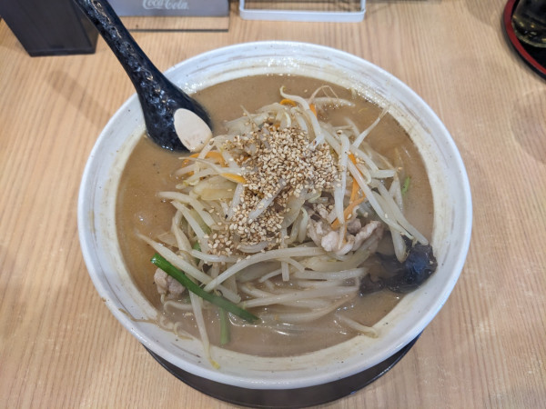 「白味噌らーめん大盛　1080円」@赤城食堂 南千木店の写真