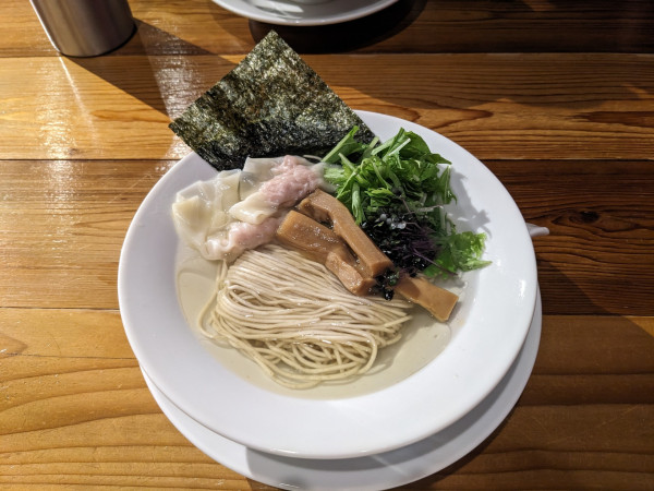 「透明醤油ラーメン(細麺)　900円」@アンドレカンドレラーメンの写真